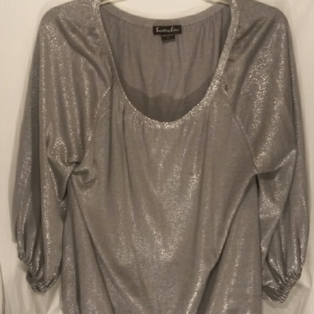 SOMETHING EXTRA GLITTERY TOP - Picture 5 of 5